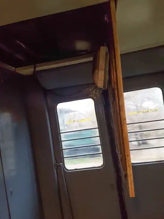 Пассажира электрички спас велосипедный шлем на голове