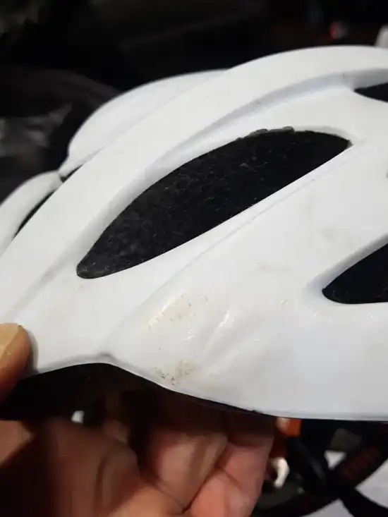 Пассажира электрички спас велосипедный шлем на голове