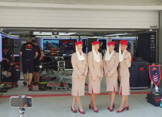 Стюардесса с "ангельской улыбкой"