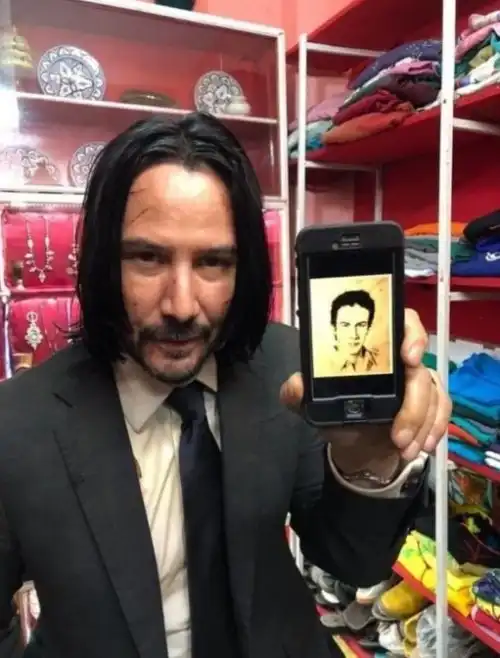 Киану Ривз поблагодарил белорусскую художницу Александру Клавдиеву за нарисованный портрет