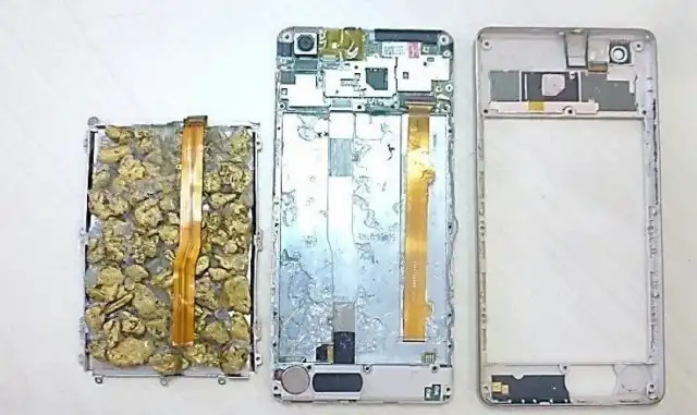 Хабаровские таможенники задержали китайца, который провозил контрабанду внутри смартфона