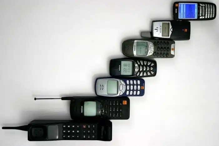 У меня зазвонила мобила: эволюция «звонилок» из 90-х