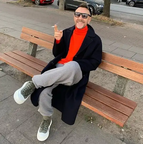 Сергей Шнуров написал матерный стих, осудив действия полицейских, которые изнасиловали дознавательницу