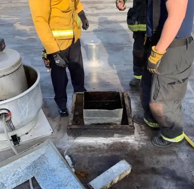 Повар китайского ресторана услышал странные звуки в вентиляции и вызвал полицию