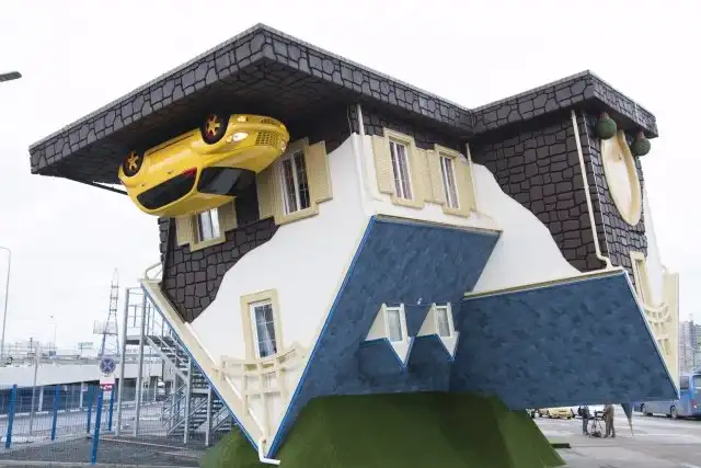 Москвичка лишилась невинности на аттракционе и требует компенсацию в 100 тысяч рублей