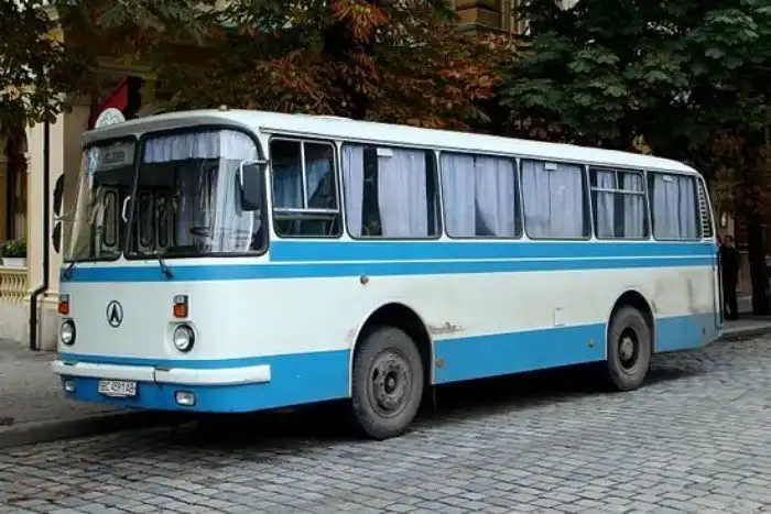 Двери закрываются: легендарный автобус ЛАЗ-695Н