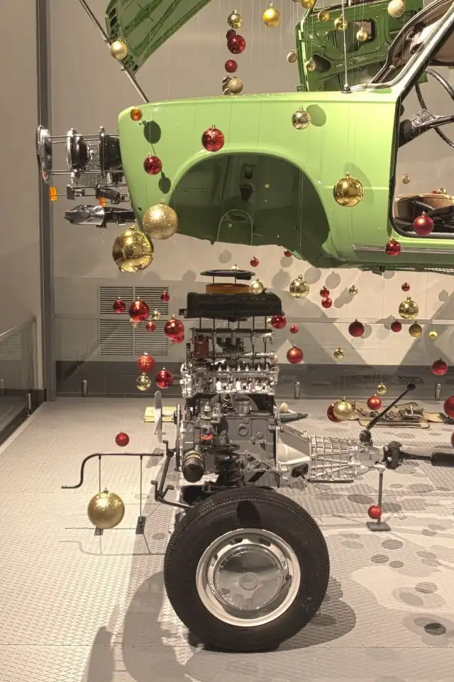 Необычная новогодняя ёлка из ВАЗ-2101