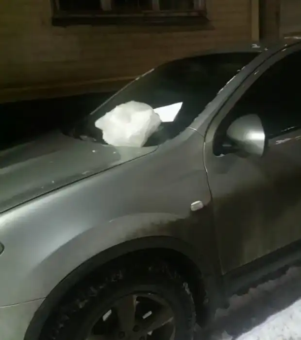 Простой способ объяснить водителю, что так парковаться не следует