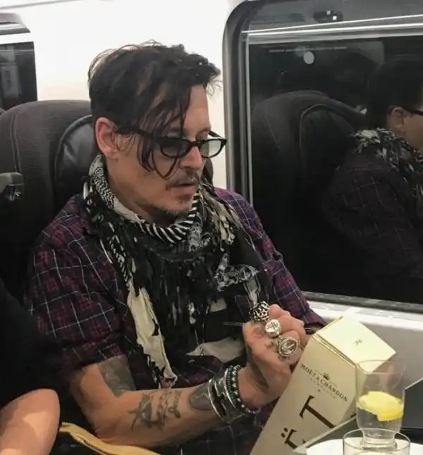 Джонни Депп поздравил молодую пару с годовщиной свадьбы