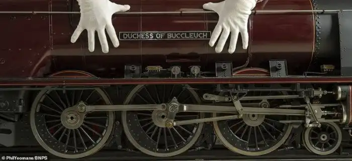 Точь-в-точь: модель британского паровоза, на создание которой ушло 10 лет