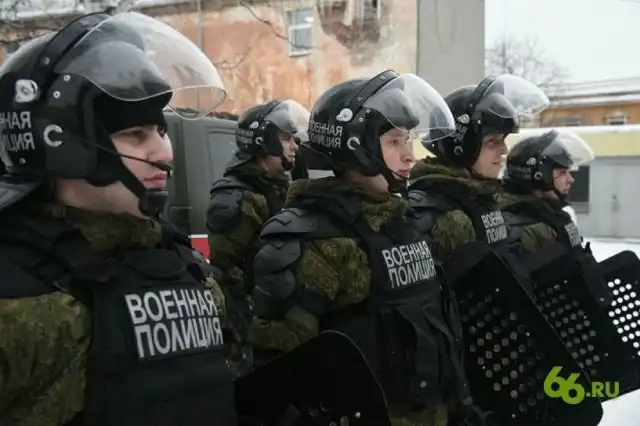 Школьникам показали, как военная полиция разгоняет митинги