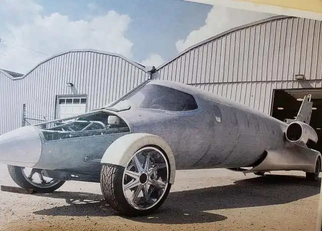 Необычный ночной клуб на колесах из фюзеляжа самолета