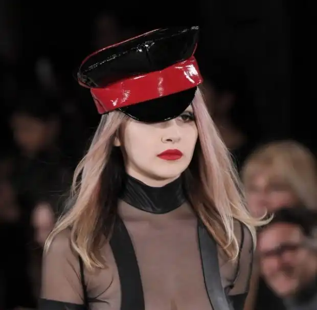 Откровенные наряды от британской "бунтарки" мира моды Пэм Хогг