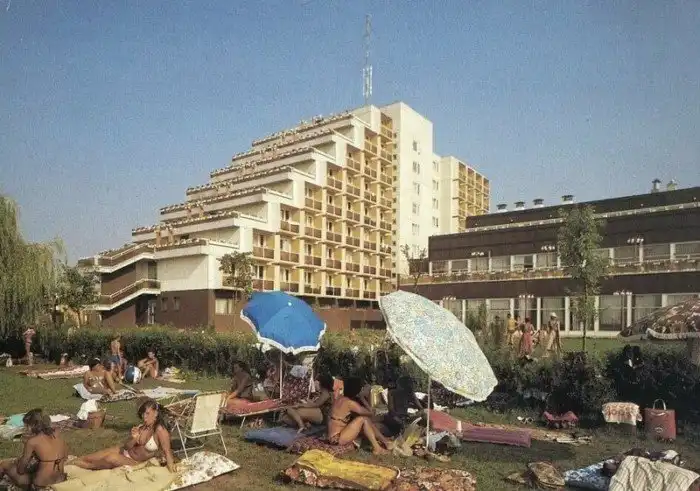 Восточный блок во всей его брутальной красе в коллекции советских открыток