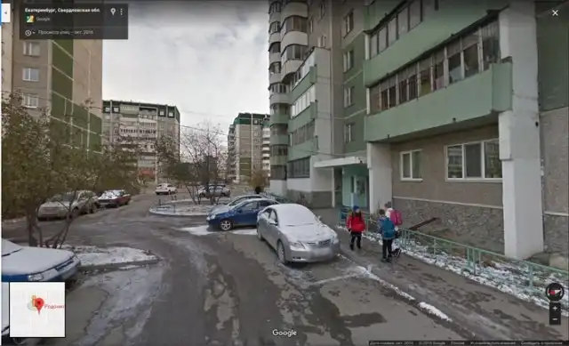 Подозрительный автомобиль, который уже не первую неделю припаркован во дворе