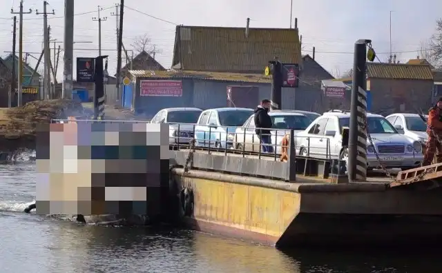 Необычный паром, сделанный народными умельцами