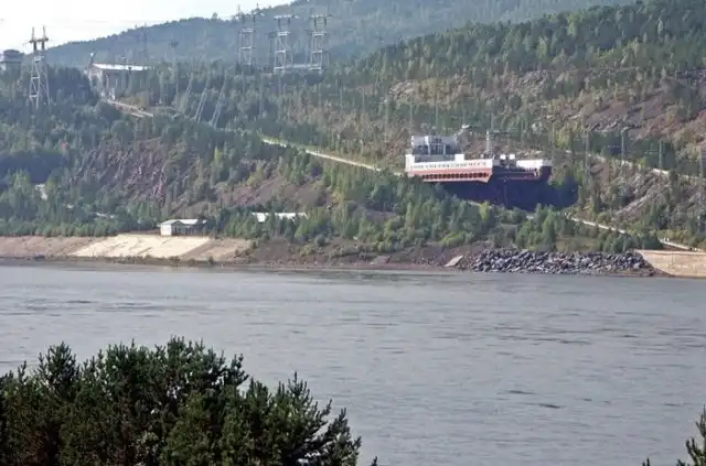 Как корабли преодолевают гидроэлектростанции?