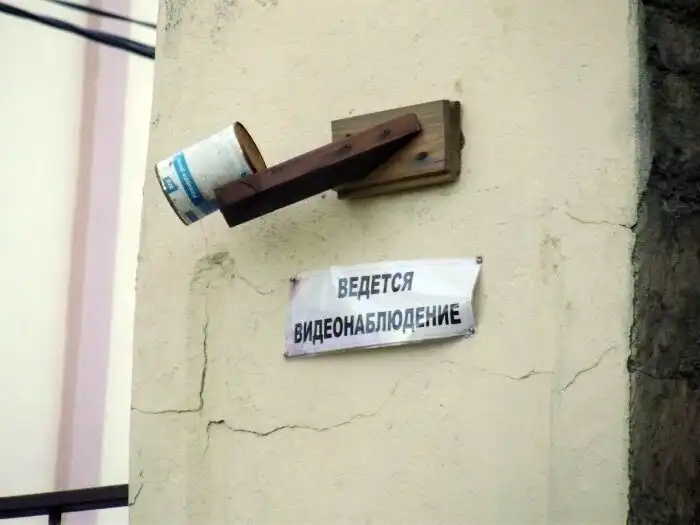 Улыбнитесь, вас снимает скрытая камера: 15 приколов про видеонаблюдение