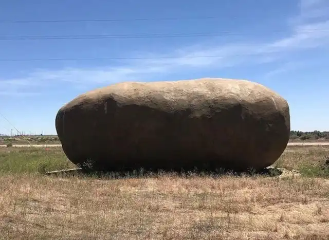 Есть желающие провести ночь в огромной "картошке"?