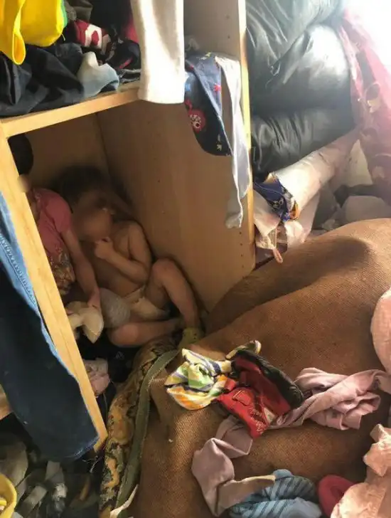 В Мытищах органы опеки забрали 4 детей-маугли у матери