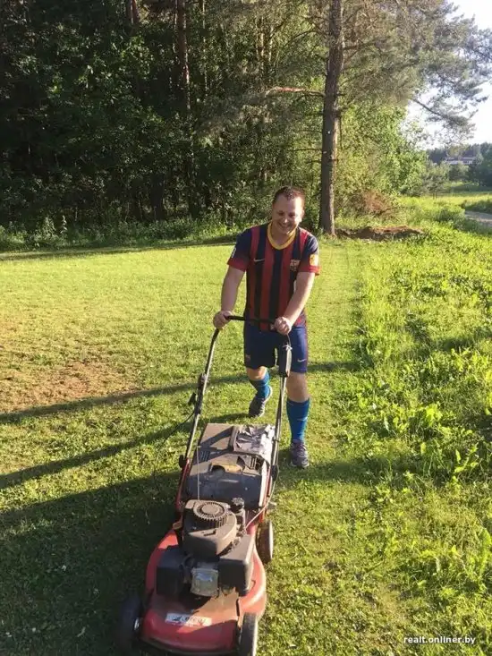Жители белорусской деревни сделали своими руками футбольное поле, но лесхозу это "не понравилось"