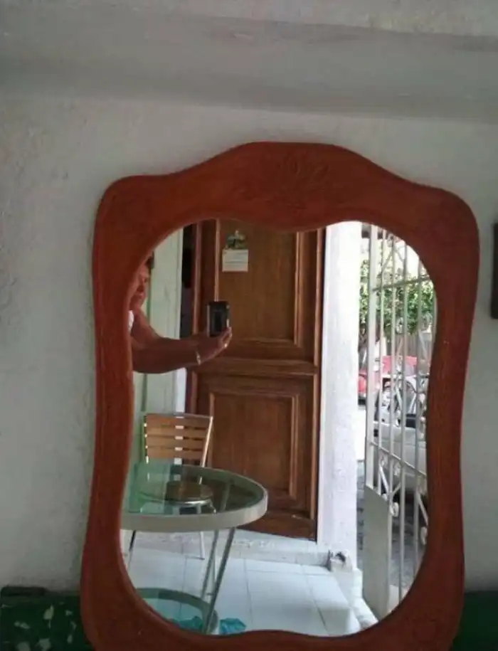 20 нелепых фото людей, которые просто хотели продать зеркала, но что-то пошло не по плану