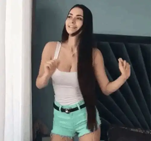 Залипательные гифки с девушками