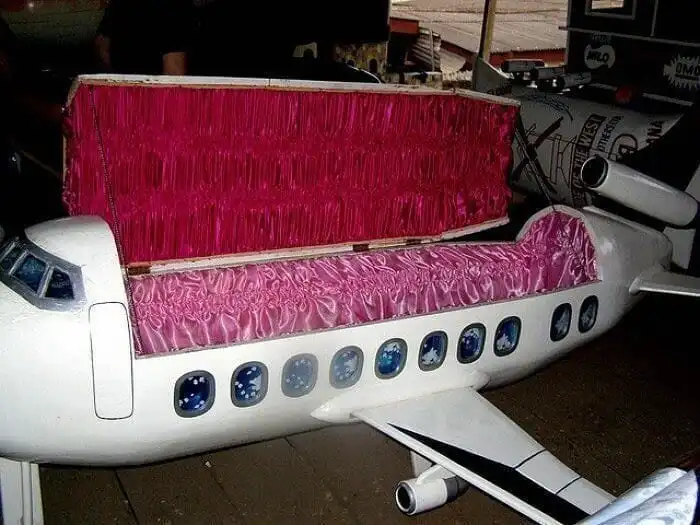 Креативные гробики для изысканных похорон