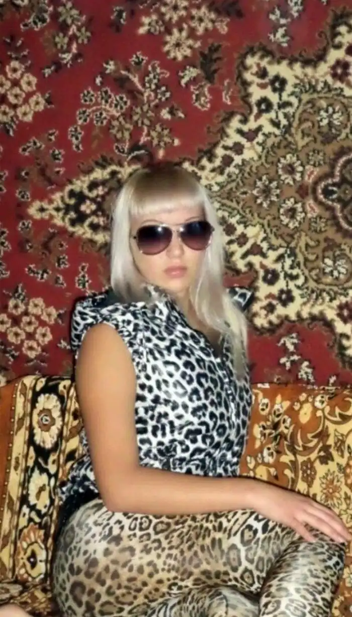 Домашние принцессы на фоне ковров, которые могут соблазнить любого мужчину