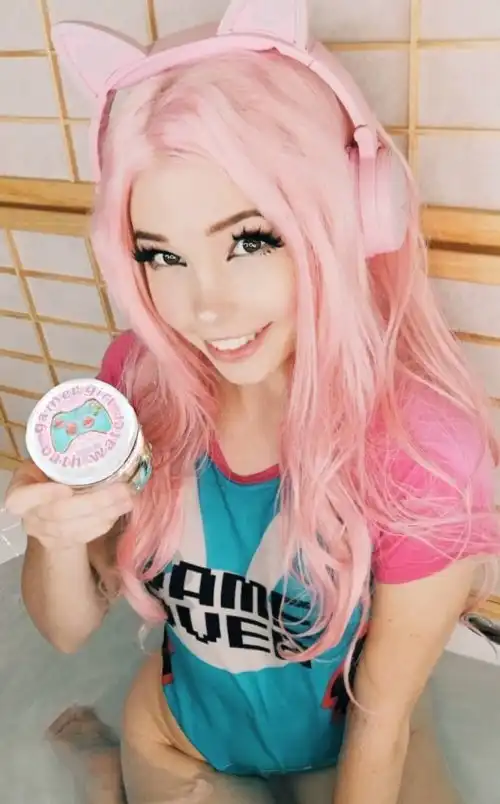 Как вы думаете, что продает эта девушка?