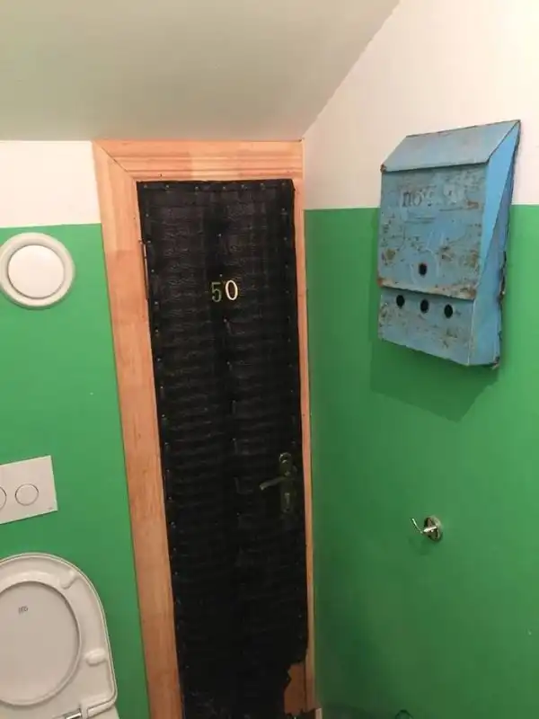 Туалет в подъезде?