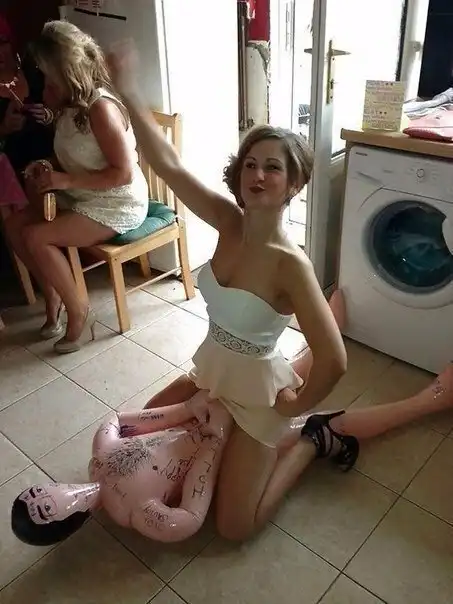 Ночь прошла и вечеринка окончена: как девушки приходят в себя после гулянки