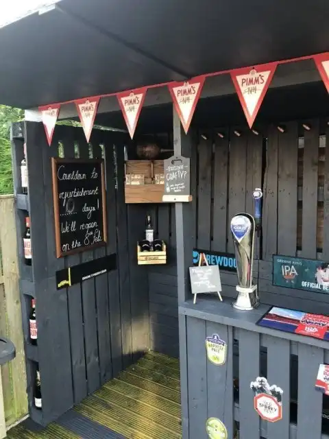 Бар из поддонов