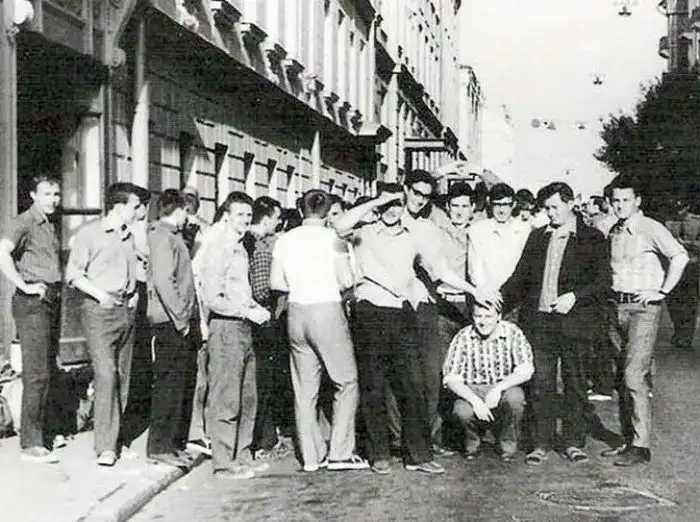 20 ностальгических фото о том, что носила советская молодежь