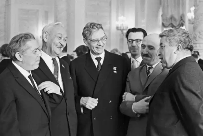 Михаил Суслов: серый кардинал Кремля в плаще и калошах