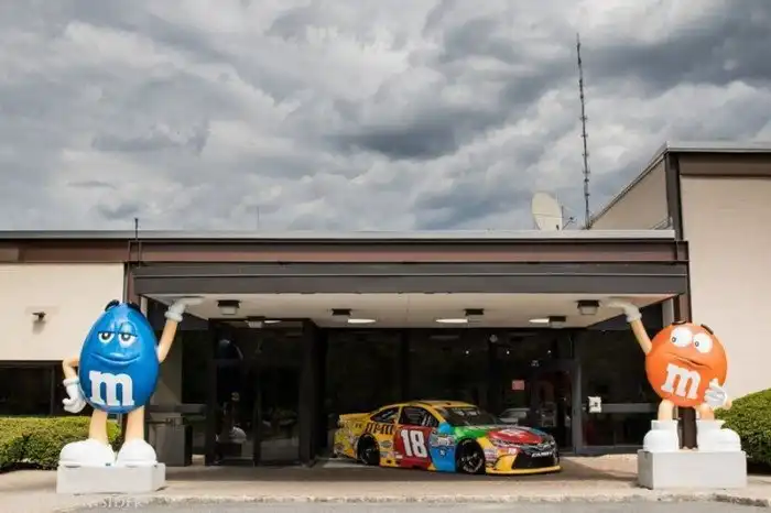 На фабрике M&M’s: как производят конфеты, которые тают во рту, а не в руках