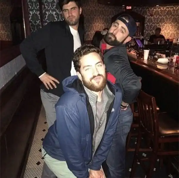 Как бы выглядели парни, если бы фотографировались как девушки