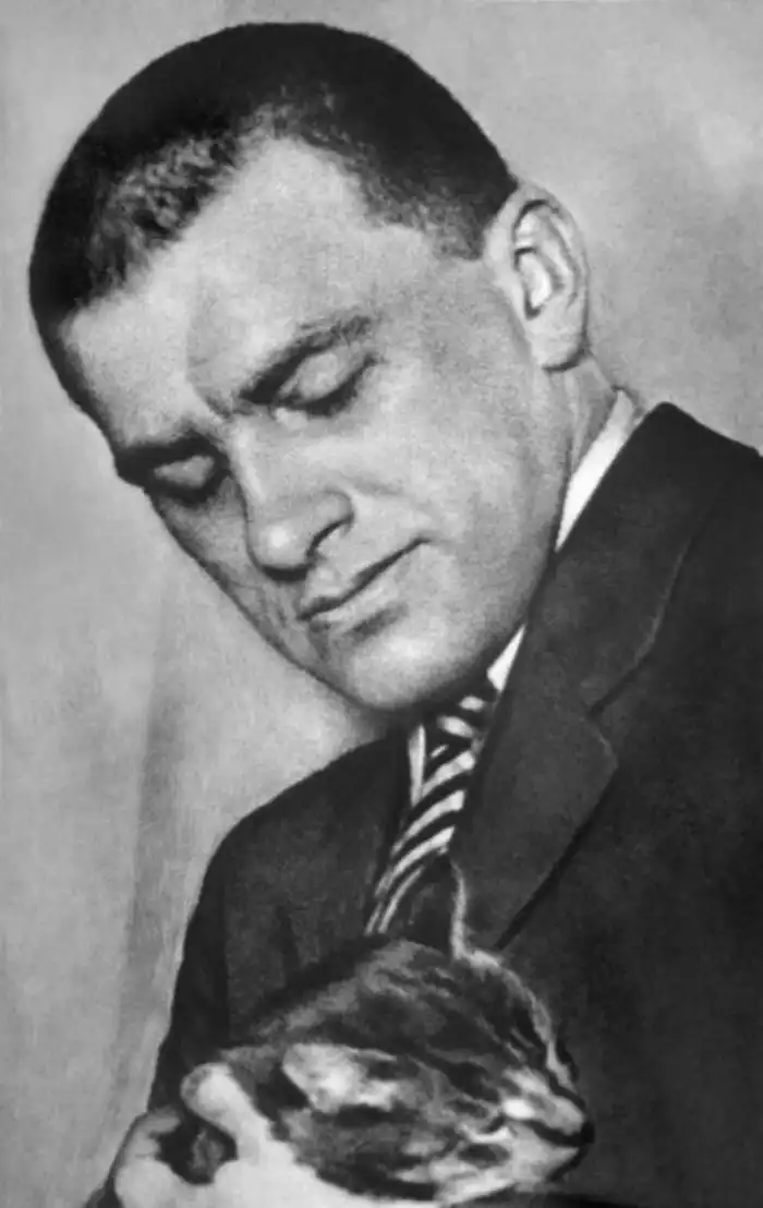 Зачем Маяковскому был нужен двойник