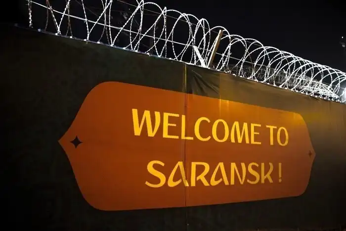 Вам здесь не рады, уходите!