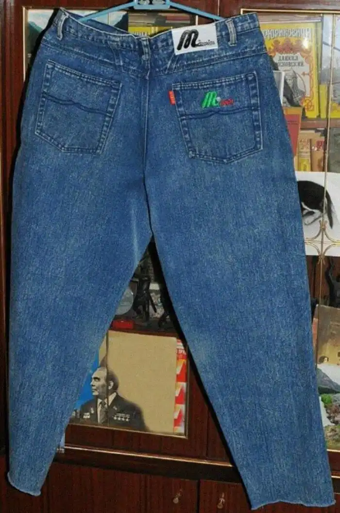 С синими полосами. "Мальвины" 90-х