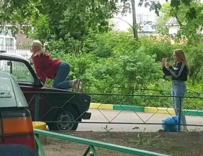 Почему женщины хотят непременно куда-то залезть