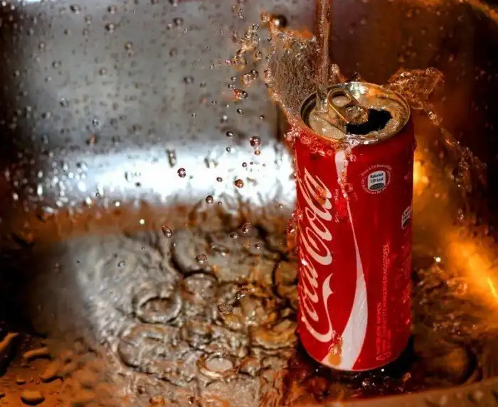 Что происходит с организмом человека после одной банки кока-колы