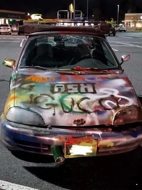 Аэрография на машинах: красивая и не очень