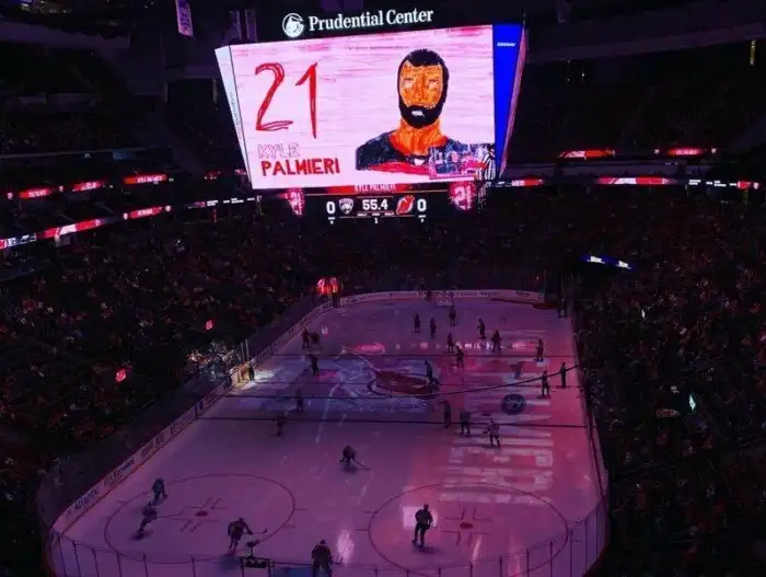 Хоккеистов перед матчем представили детскими рисунками