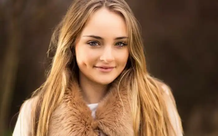 Почему у некоторых людей ямочки на щеках