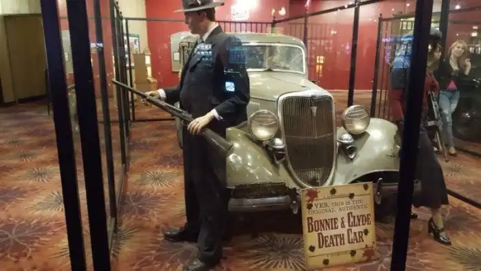 Последняя машина Бонни и Клайда, или индустрия фейков 30-х годов