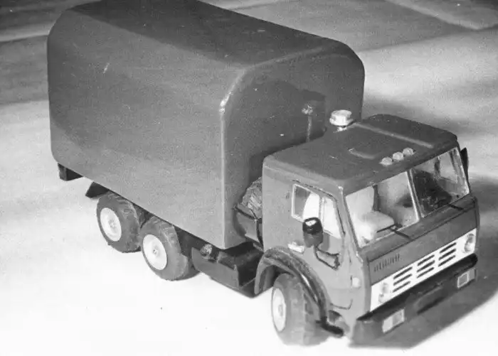 Моделизм в СССР — модели КАМАЗов, сделанные школьниками