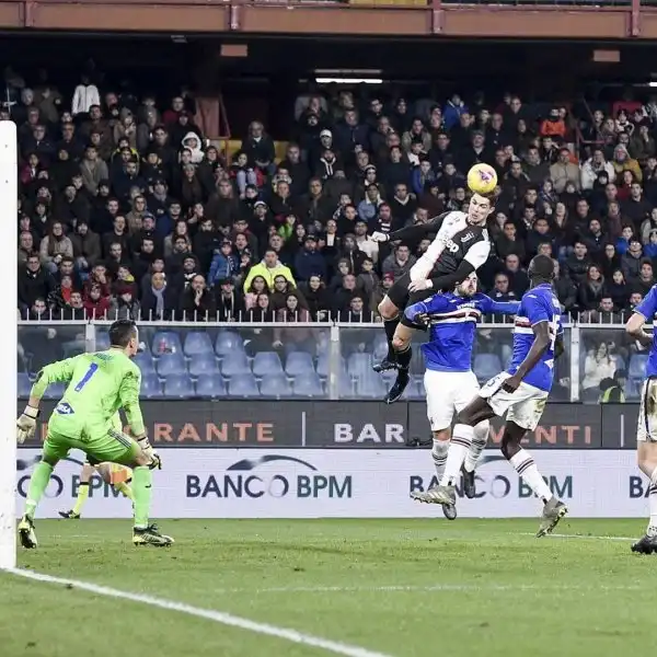 Потрясающий гол головой от Криштиану Роналду разлетелся на фотожабы