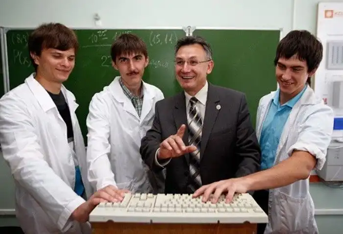 Профессии, которые лучше всего оплачиваются в России