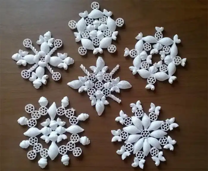 Раз спагетти, два фузилли - будет елочка